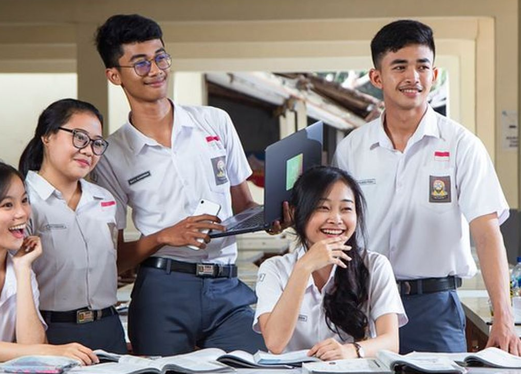 Lulusan SMA Bisa Kerja Apa? Ini Daftar Pekerjaan ‘High-Income’ Tanpa Harus Gelar Sarjana